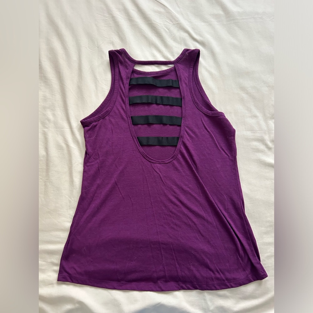 Workout top - Picture 2 of 3